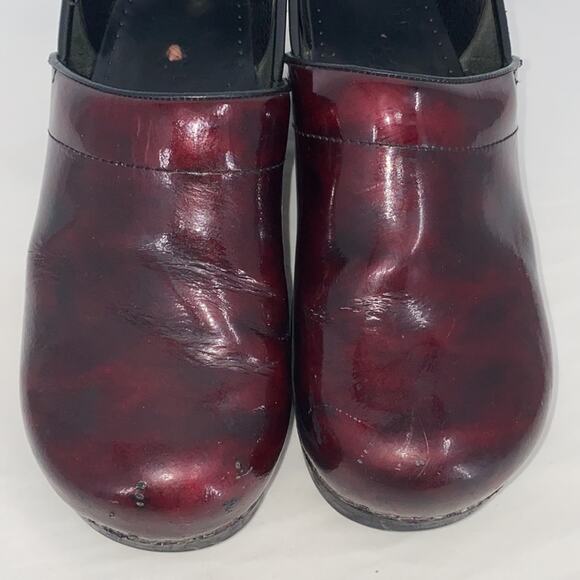 Dansko Professional Patent Leather Red Clogs Size 40 / 10 - Picture 5 of 13